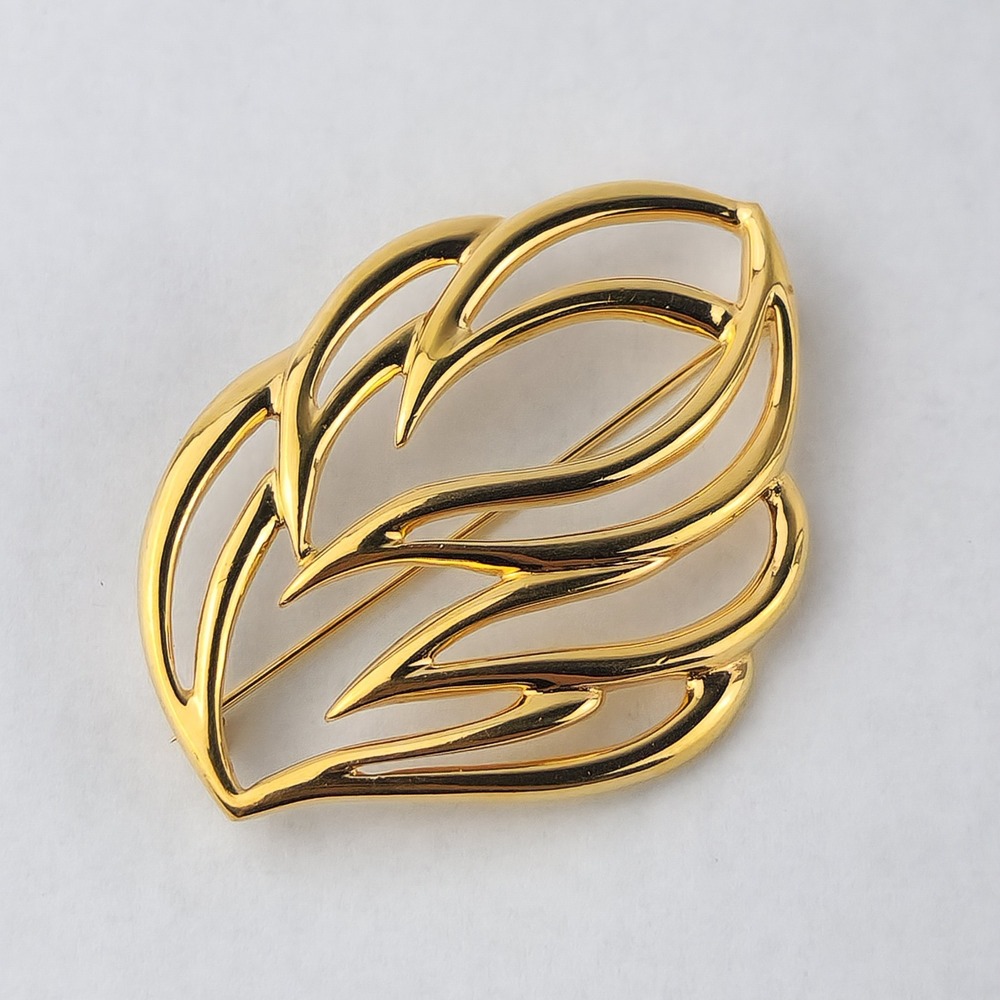 Vintage Monet Gold Tone‎ Openwork Leaf Brooch Modernist Abstract Leaf Pin